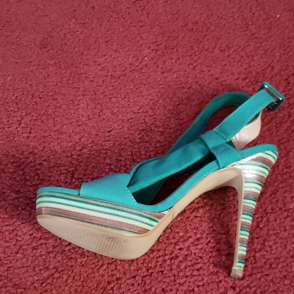 Shoes - Picture 2 of 4